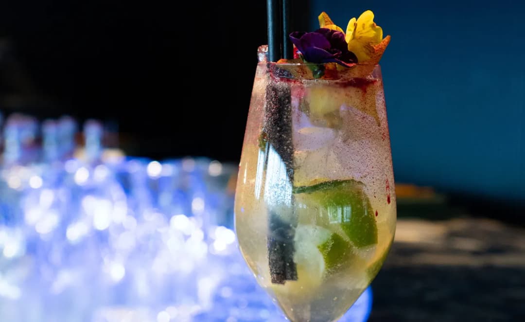 Jak zrobić drink hugo – orzeźwiający przepis na idealny koktajl