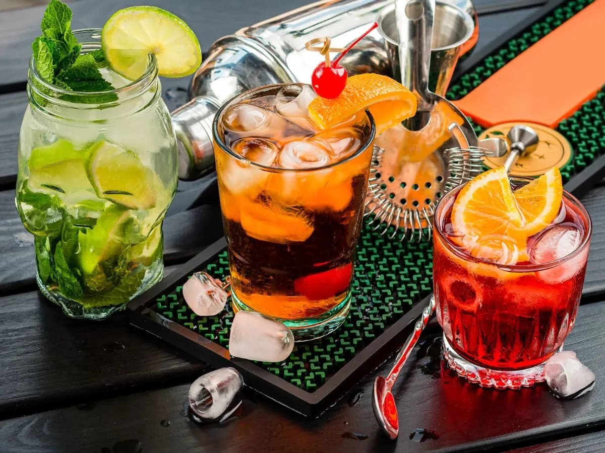 Jakie drinki z wódką są najpopularniejsze? Sprawdź te przepisy!