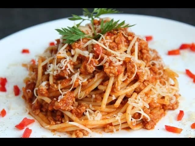 Spaghetti jak z Piccolo – idealny przepis na sos boloński w domu
