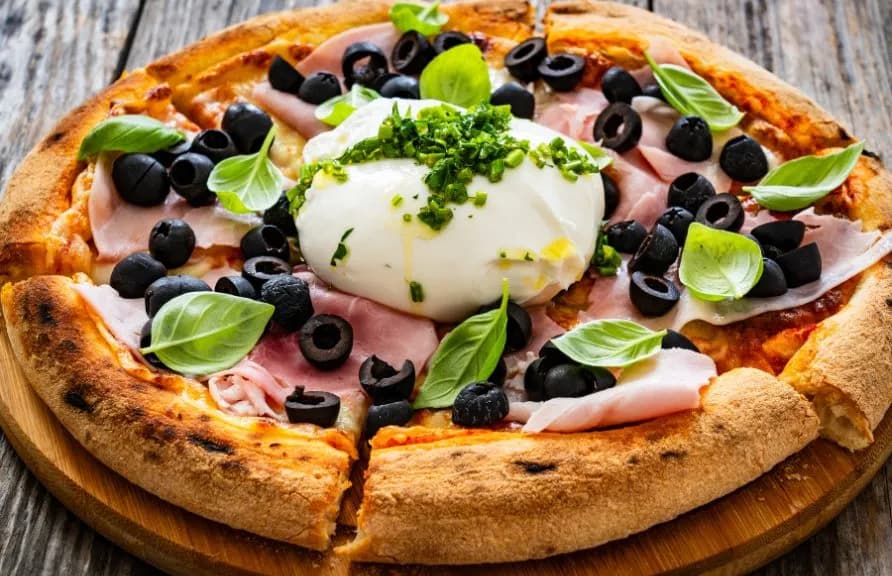 Najlepsze dodatki do pizzy, które zaskoczą Twoje kubki smakowe