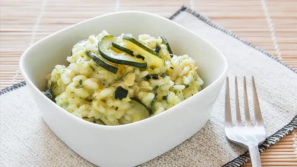 Jakie warzywa do risotto? Odkryj najlepsze składniki na smakowite danie