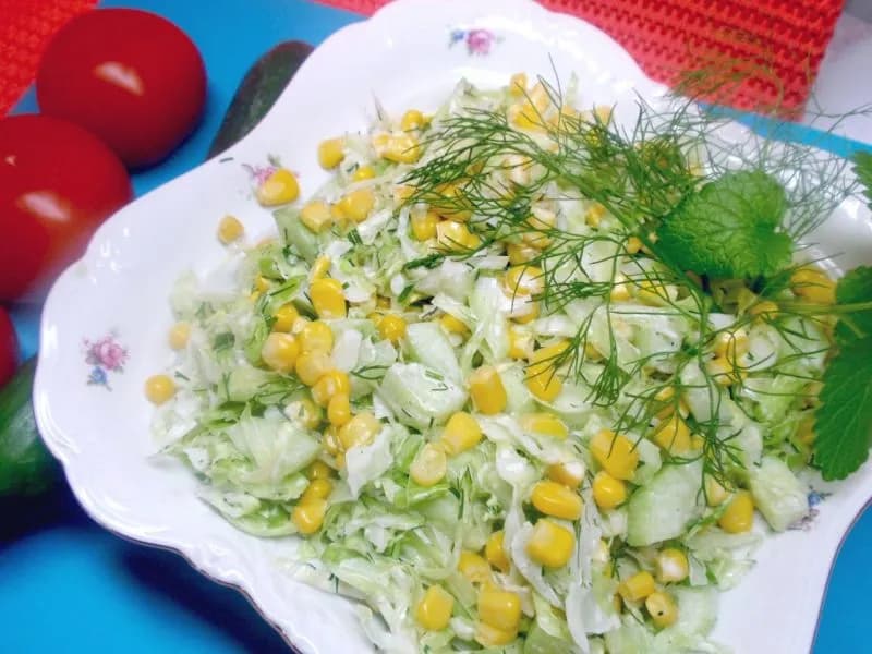 Jak zrobić sałatkę z białej kapusty, która zachwyci każdego gościa