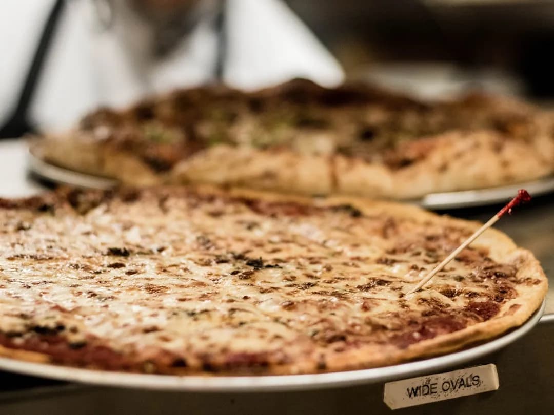 Ile kalorii ma pizza margherita? Zaskakujące różnice w kaloryczności