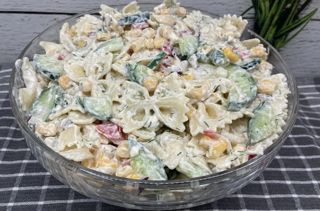 Jak zrobić sałatkę z makaronem - prosty przepis na smaczne danie